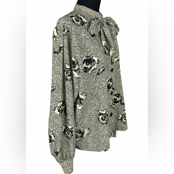 Rare Vintage Givenchy Blouse 🔥 - Picture 4 of 10